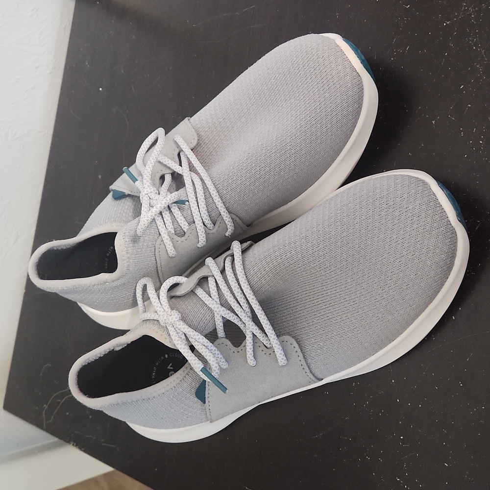 Vessi everyday classic waterproof shoes, size 9, gray